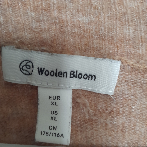 Woolen Bloom Sweater - Picture 2 of 5